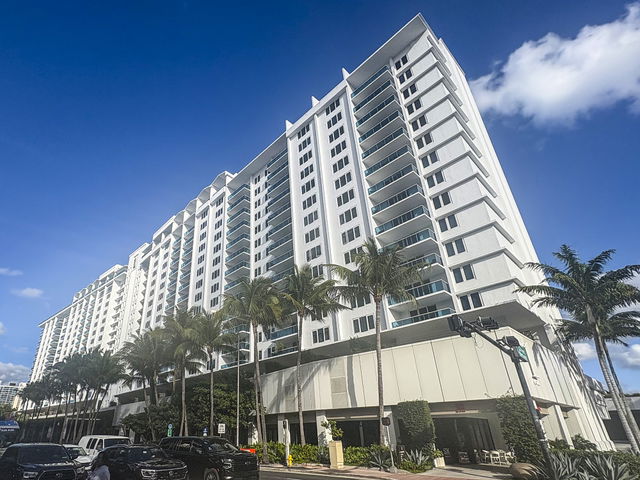 1 Hotel & Homes  photo 2